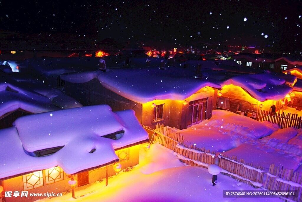 雪夜中的温馨村落
