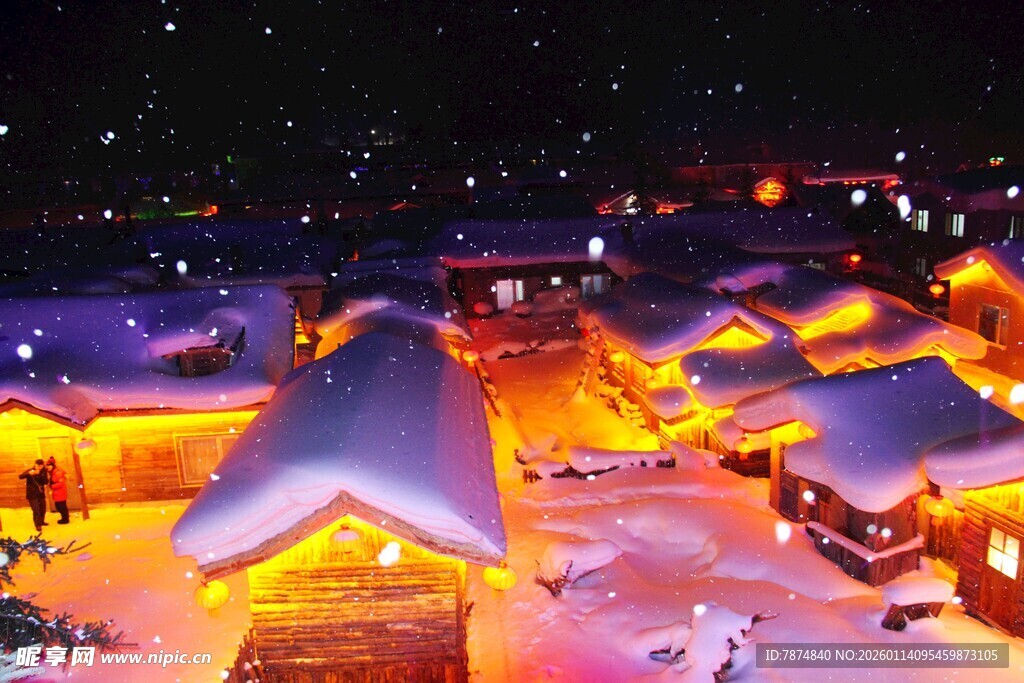 雪夜中的梦幻灯火村落
