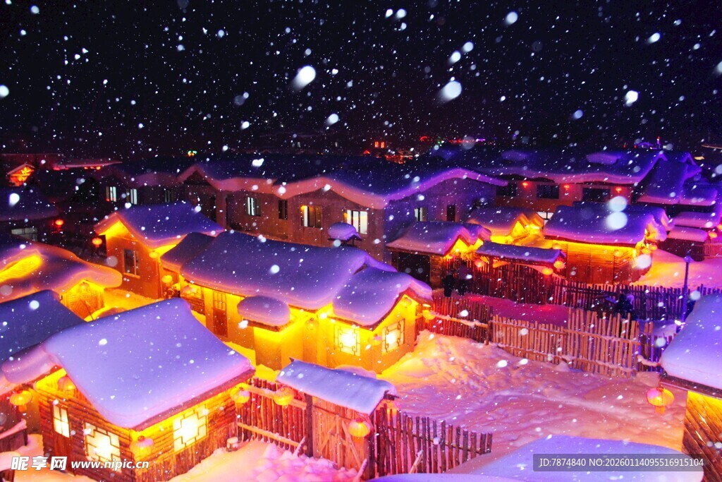 雪夜中的温馨灯火村落