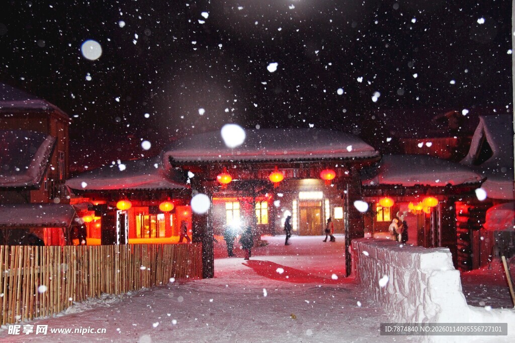 雪夜中的中式灯火景观