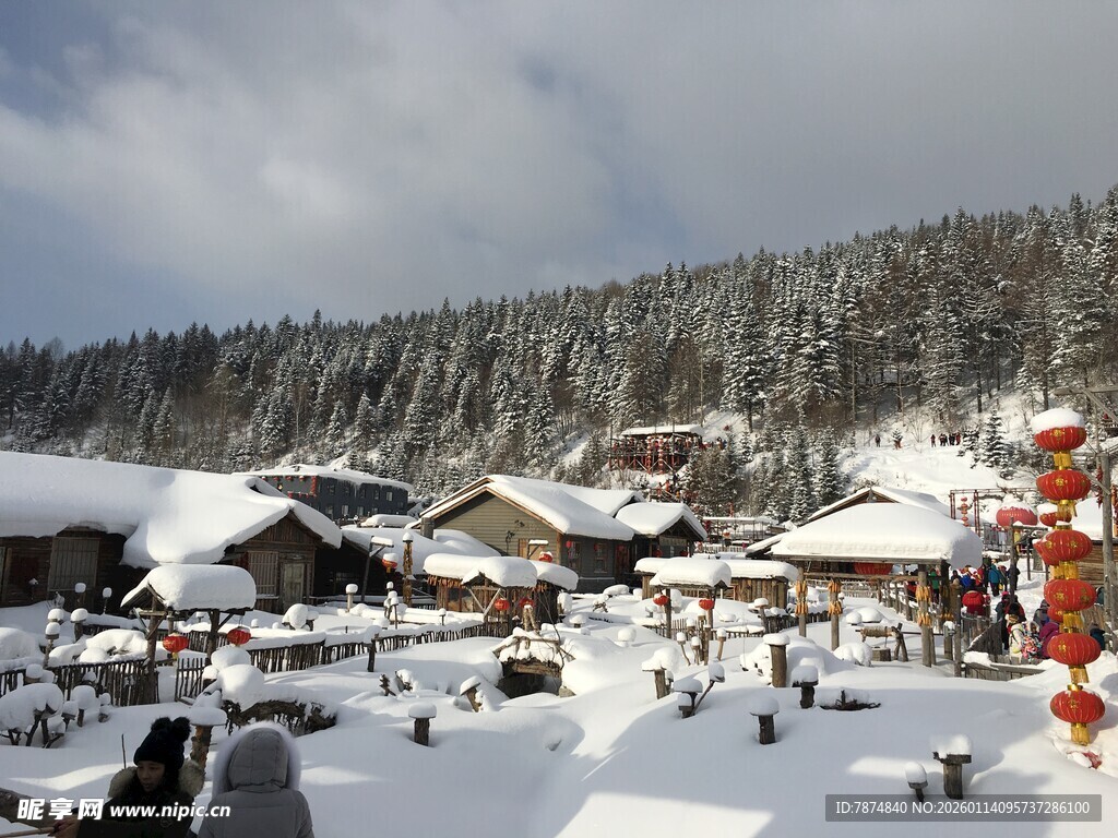 雪中小镇 冬日的浪漫景象
