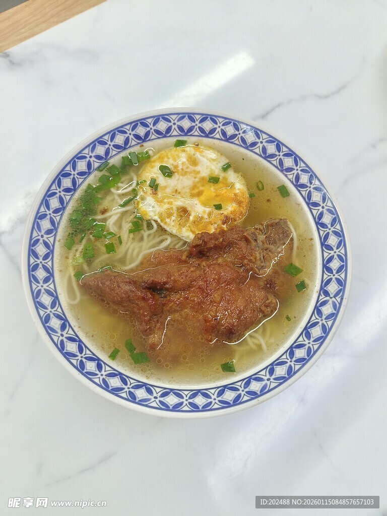 葱烤大排牛骨清汤面