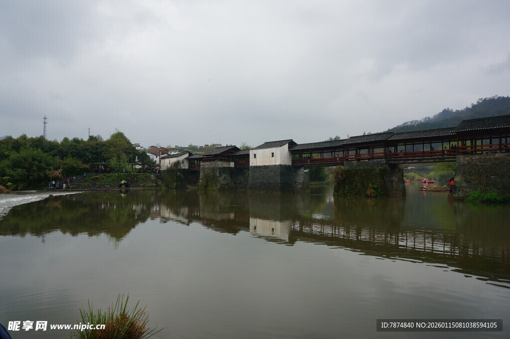 烟雨河畔古桥 静谧水乡景