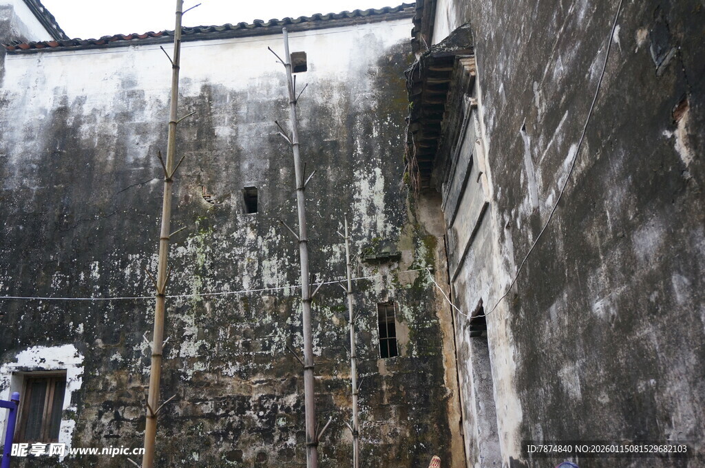 废弃工厂的沧桑景象