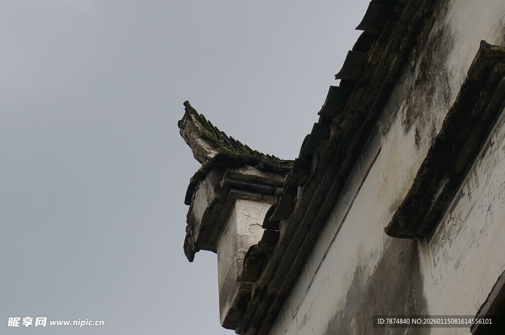 中式古建筑屋檐一角