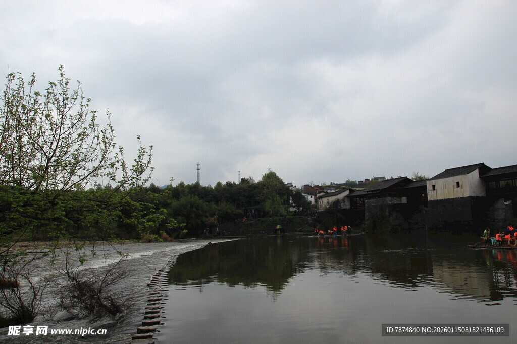 水乡村落 宁静的水边景致