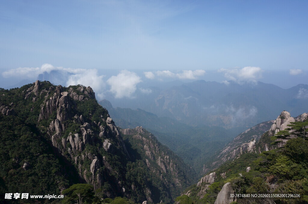 壮美山峦云海景观