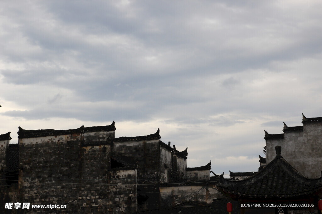 古村落建筑 云下静谧景致