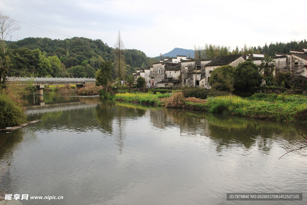 乡村河畔美景