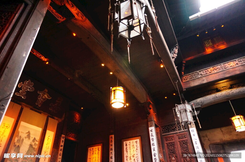 中式古建室内的暖光氛围