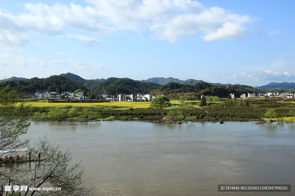 宁静河畔乡村风光美景