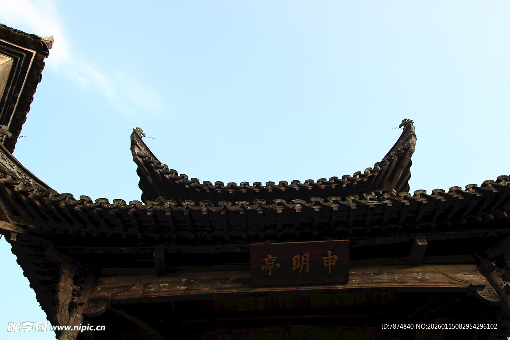 中式古建筑屋檐一角