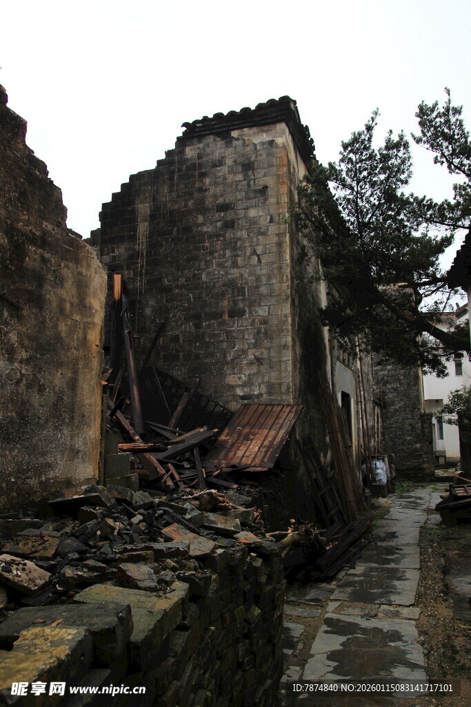 破旧古宅 尽显岁月沧桑