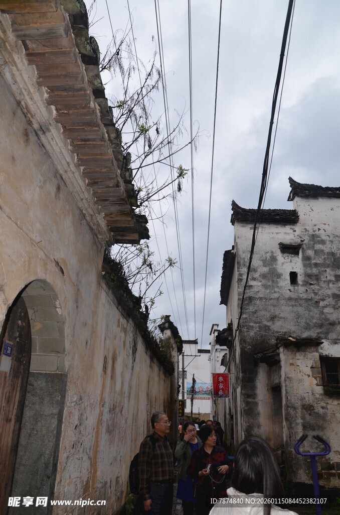 古巷人家 电线交错的景致