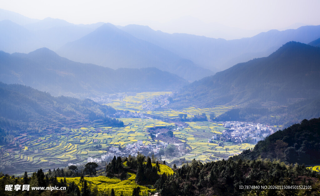山间美景 俯瞰广袤田园风光