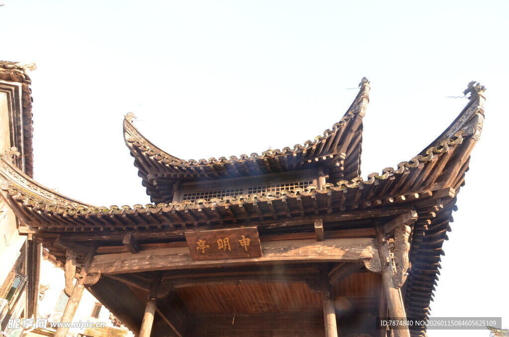 古雅中式屋顶建筑一角