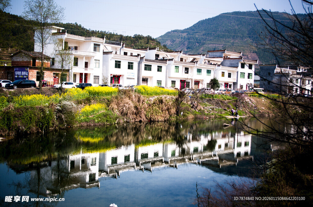 江南水乡村落临水美景