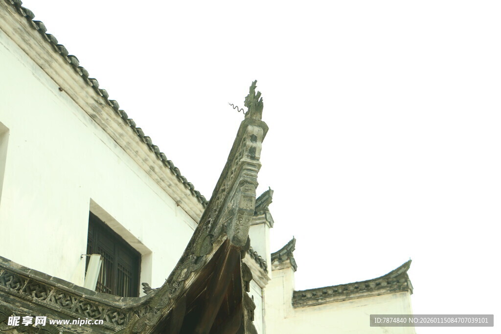 中式古建筑屋檐一角