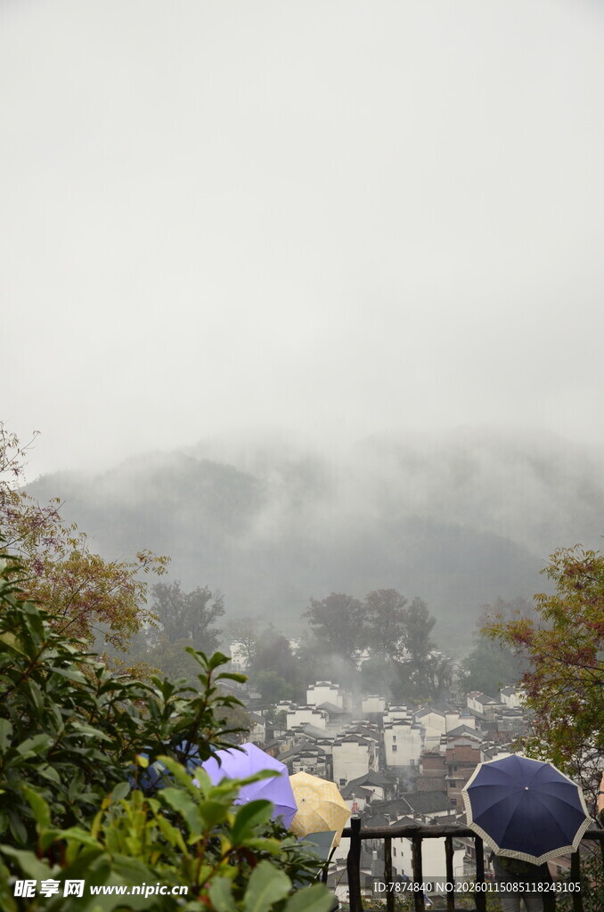 雾中村落 雨中观景