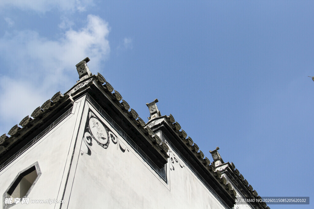 中式古建筑屋顶一角