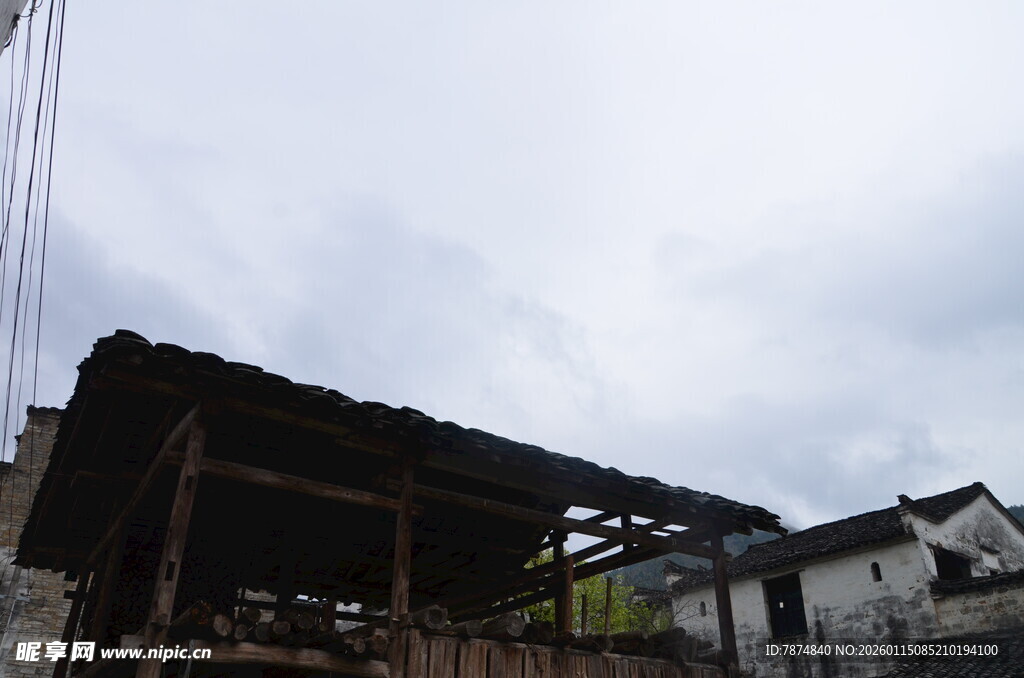 老旧乡村房屋景象