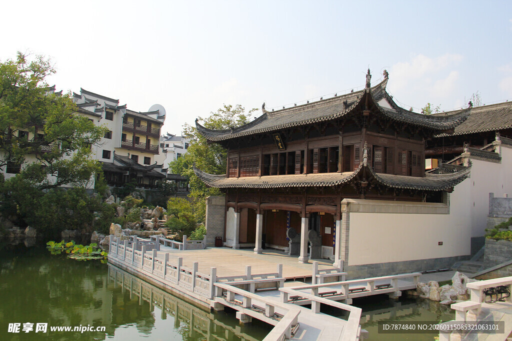 中式水边古建筑景观
