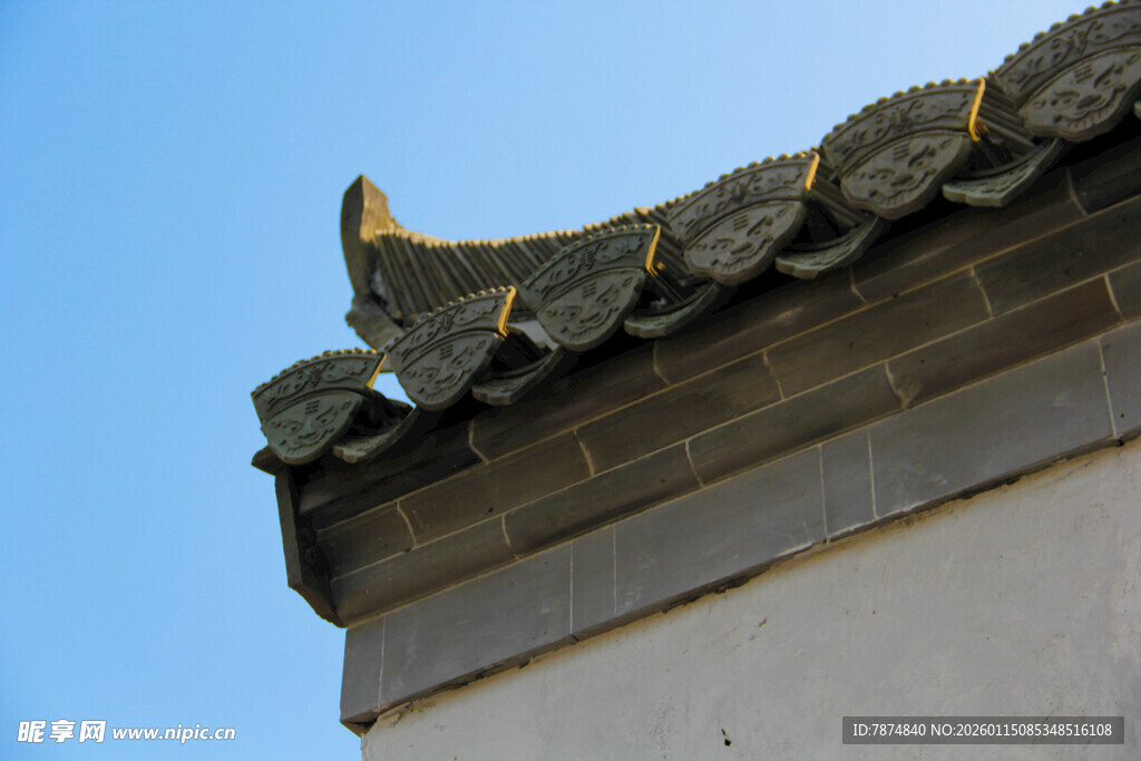 中式古建筑屋檐一角