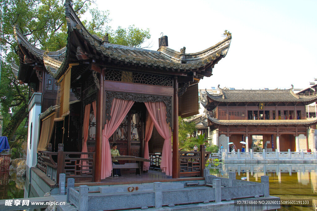 古典戏台 尽显中式建筑韵味