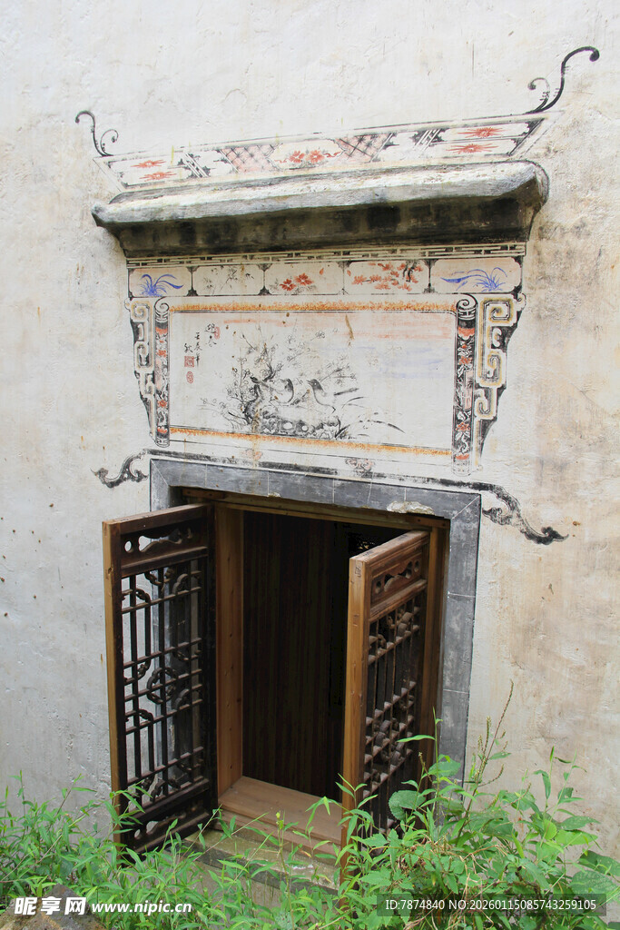 古老斑驳的中式门洞