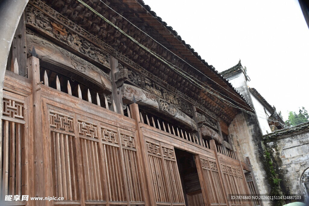 古朴木质古建筑外观