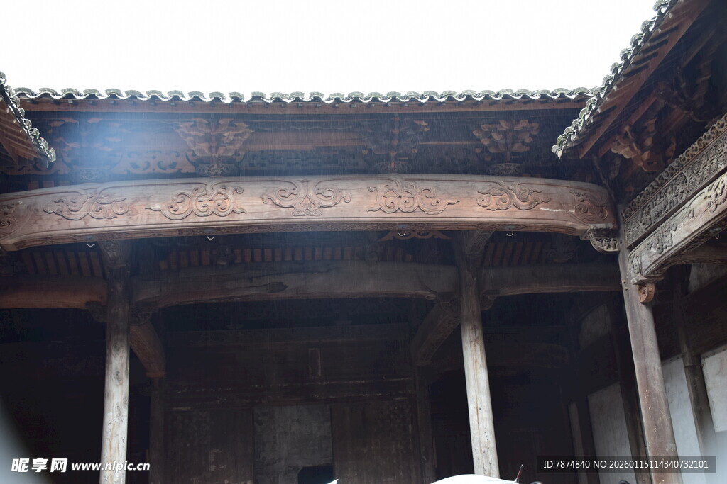 古旧中式建筑内部景象