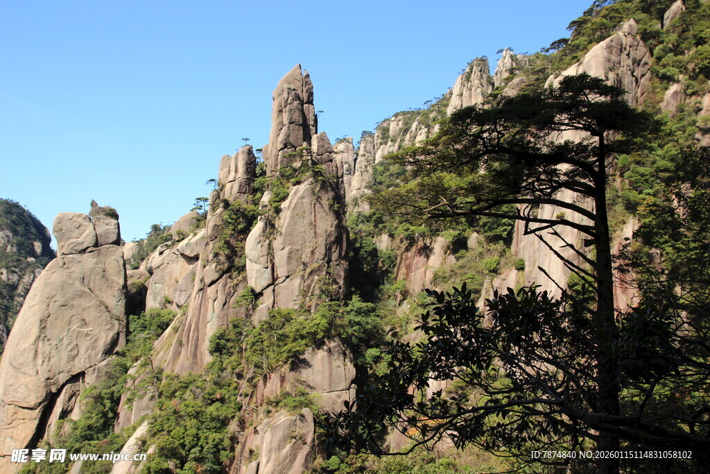奇峰林立的壮丽山景