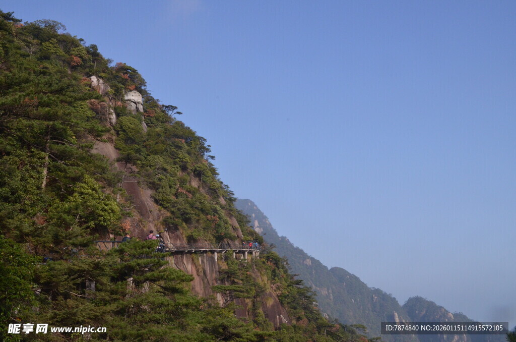 青山峻岭的秀丽景致