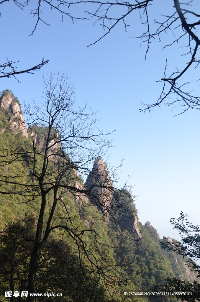 秀丽山峰景色
