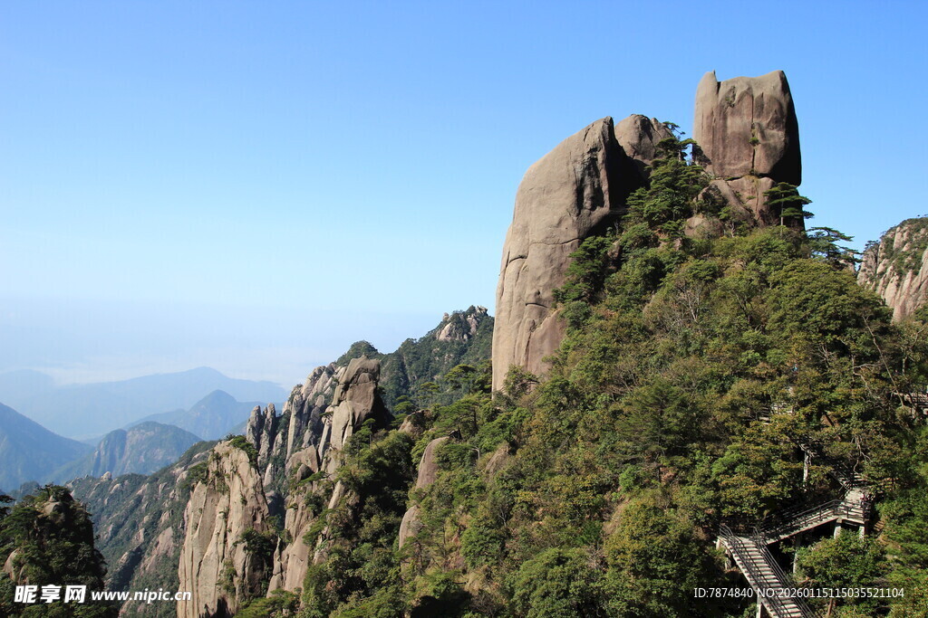 巍峨黄山奇峰壮丽景观