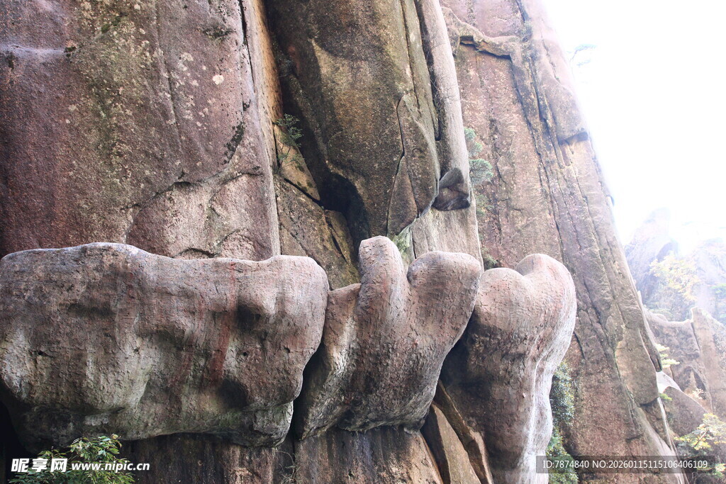 岩壁上的奇特岩石造型