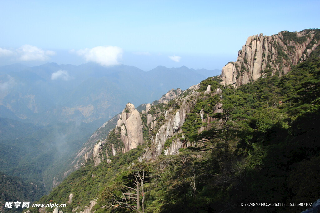 壮丽山景 奇峰绿意入画