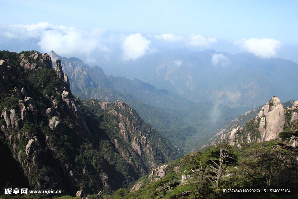 壮丽巍峨的高山景色