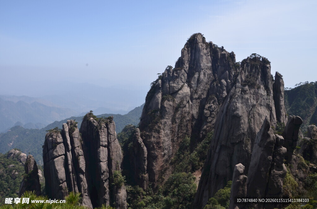 巍峨奇峰 尽显自然壮美