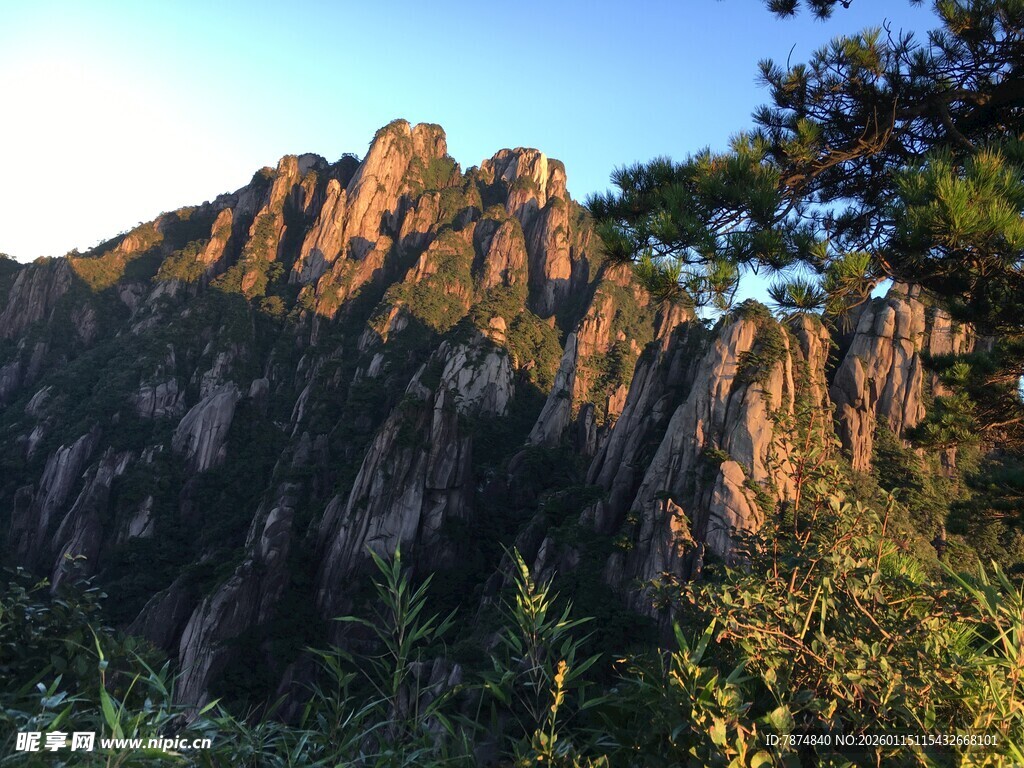 壮丽黄山山峰景色