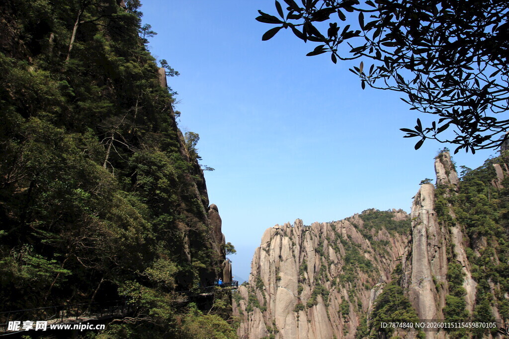 壮丽山景 奇峰绿树相映