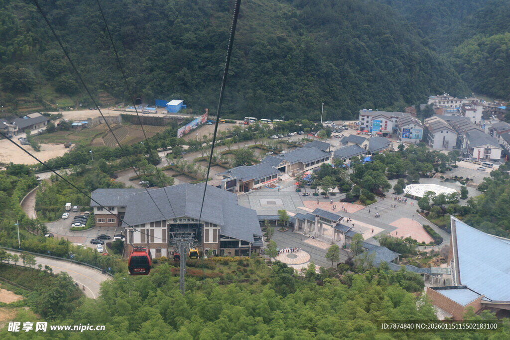 山间村落俯瞰美景