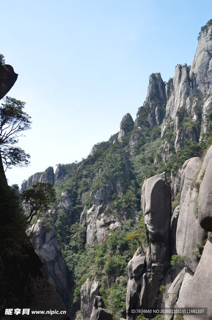 奇峰罗列的壮美山景