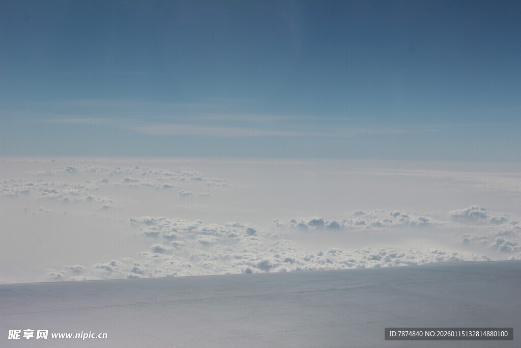 高空俯瞰云海美景