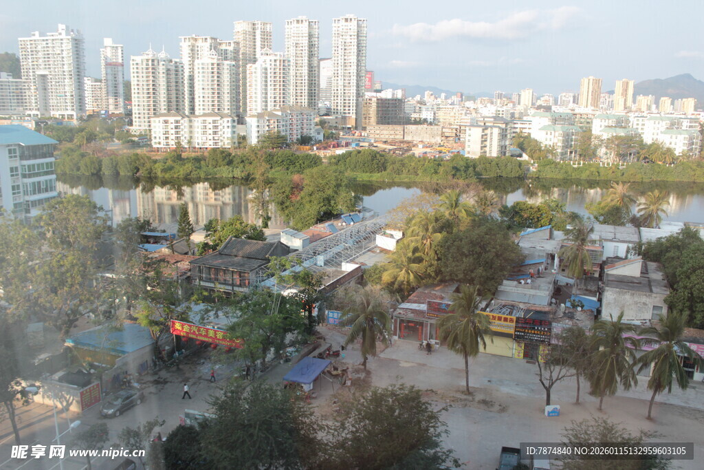 城市中的多彩游乐区域