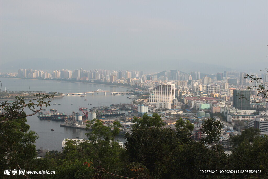 俯瞰城市海港景观