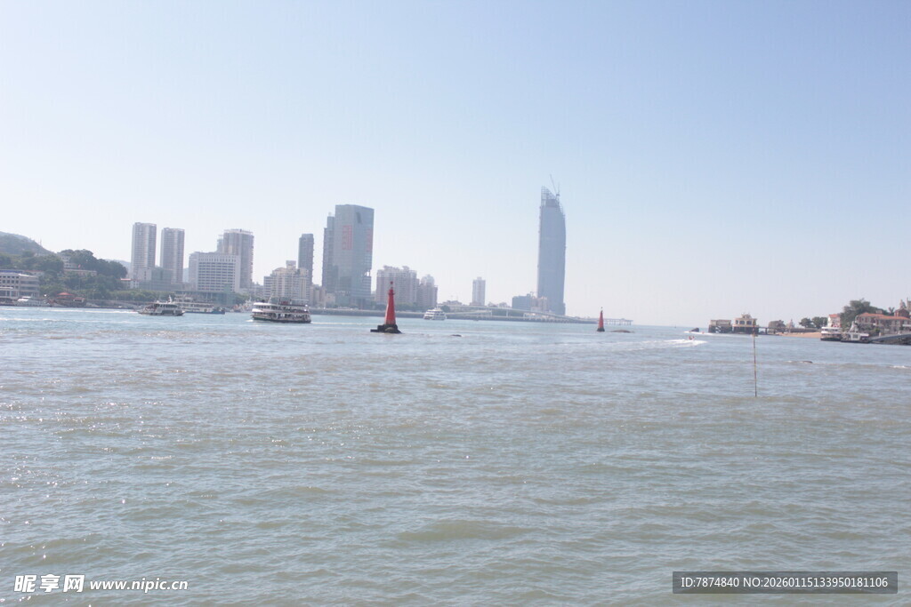 海滨城市天际线景观