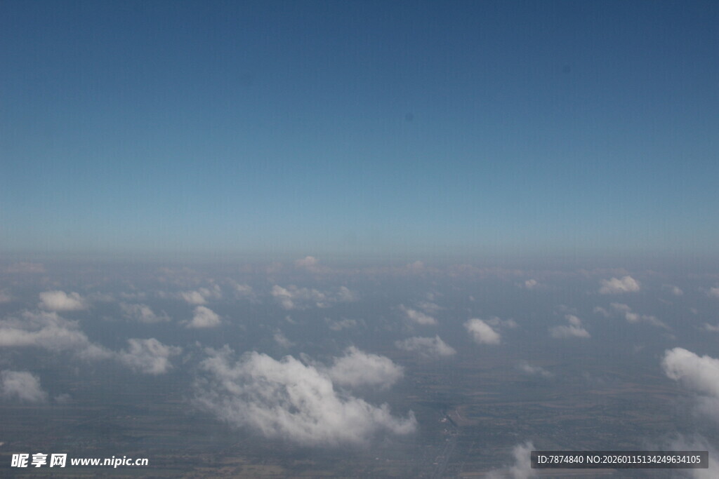 高空俯瞰云海美景