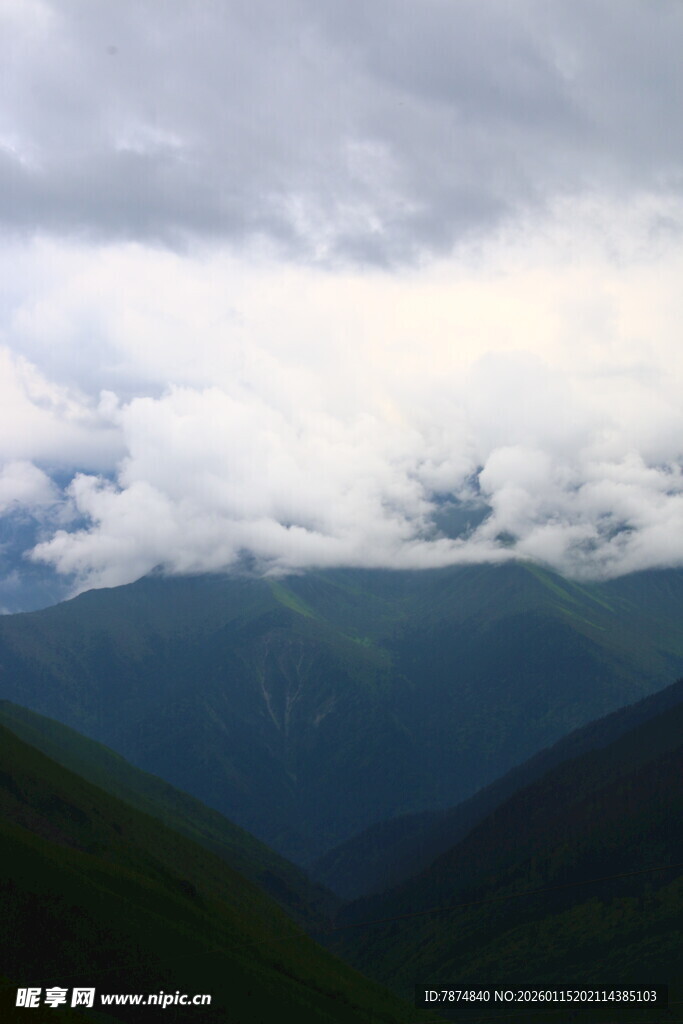 山间云海景色