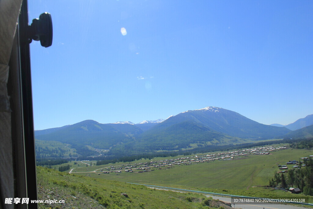车窗外的山野风光